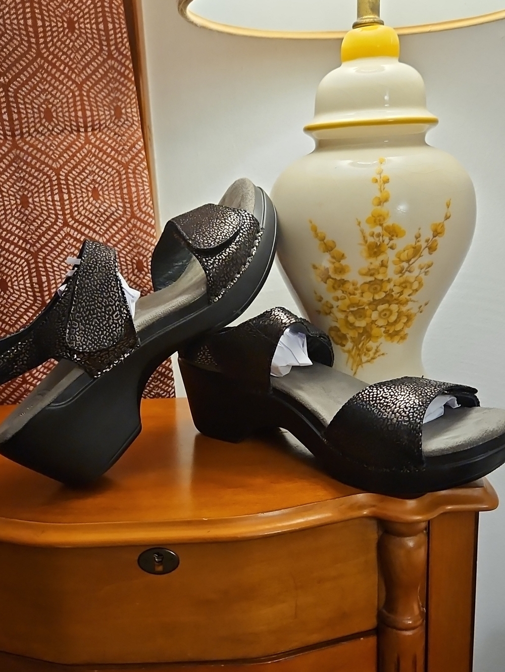 Dansko Metallic Black Animal Print Wedges Black 9M/ EUC - Picture 10 of 16